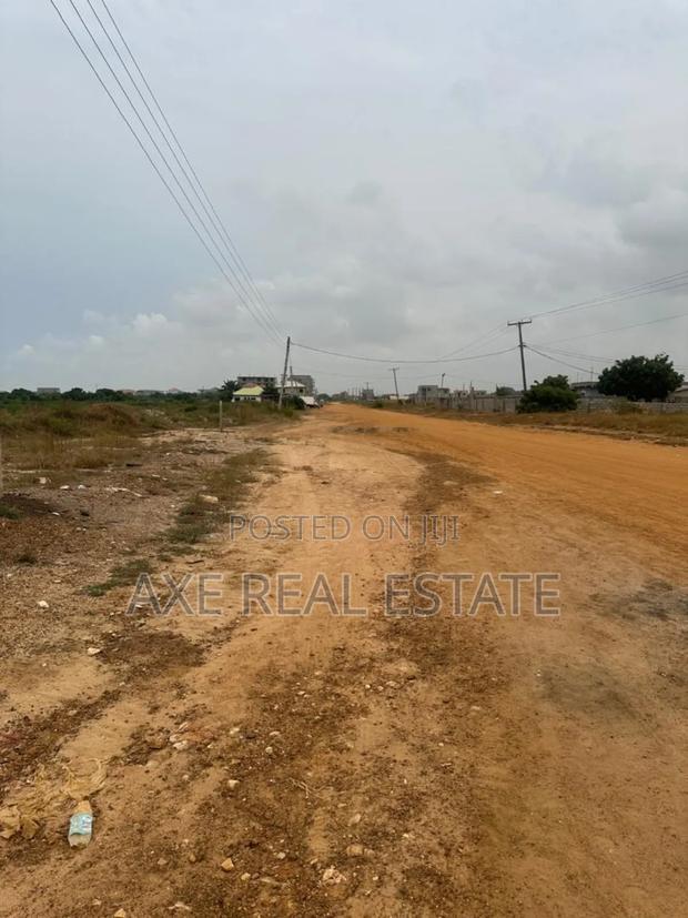 Mad Rush on Plots at Ningo Prampram · Photo 4