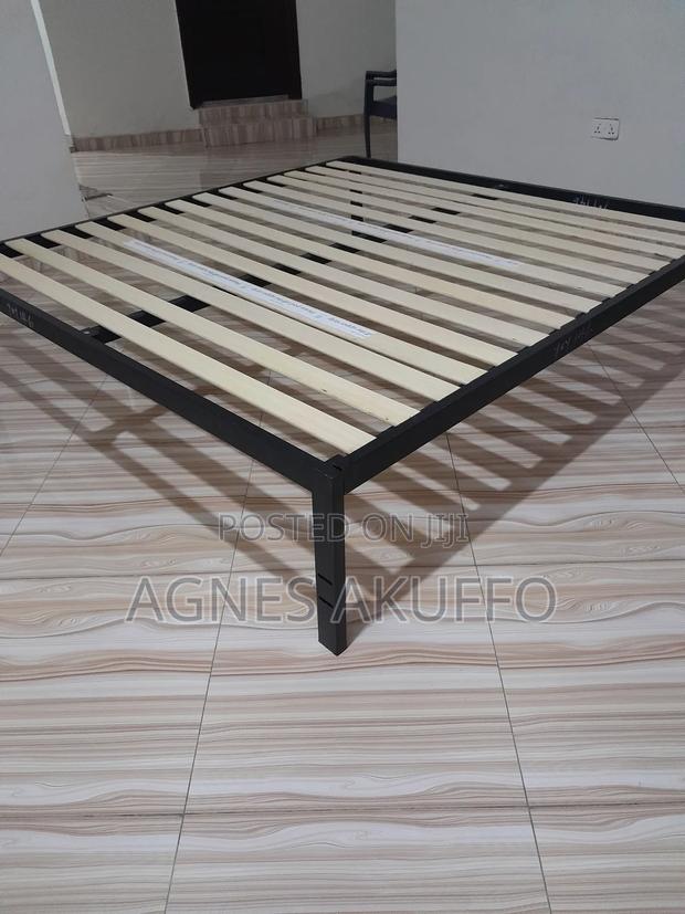 Kings Size Metal Bed. photo 2