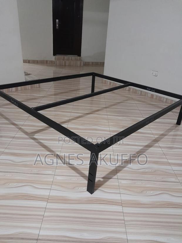 Kings Size Metal Bed. photo 3
