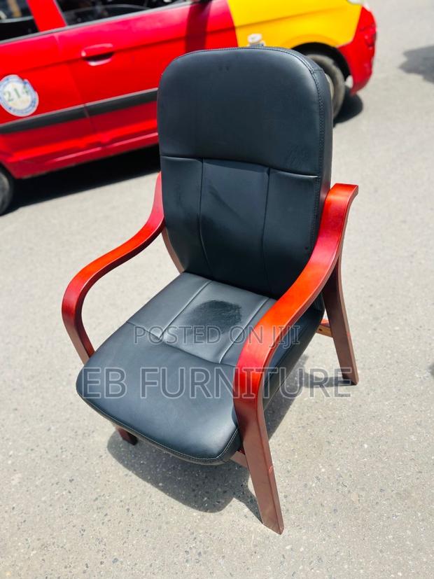 Black Leather Visitors Chair · Photo 2