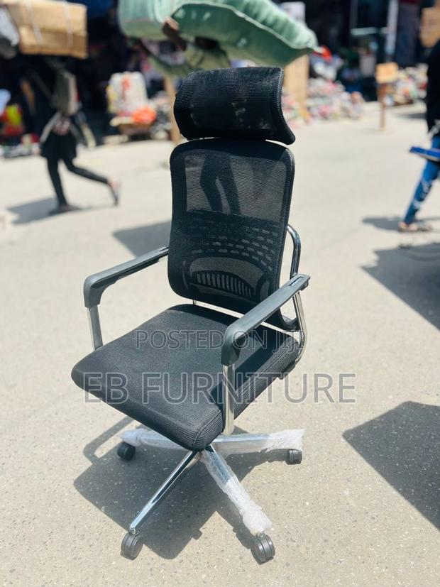 Adjustable Office Chair With Headrest · Photo 3