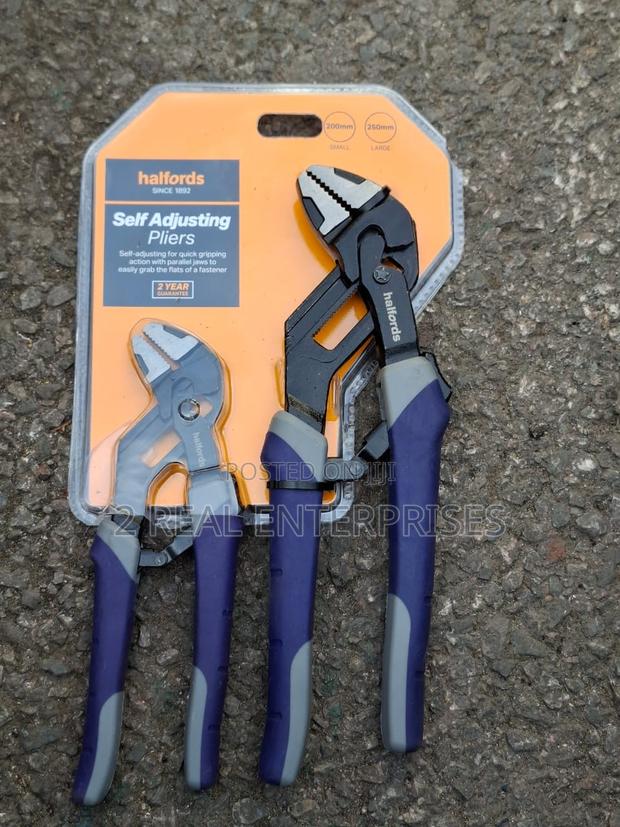 Halfords 2 Piece Self-Adjusting Pliers · Photo 2