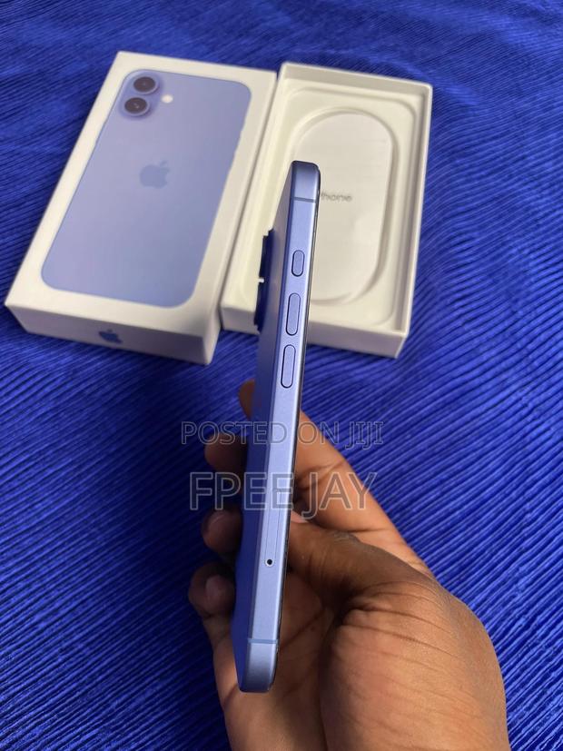 New Apple iPhone 16 256 GB Blue photo 2