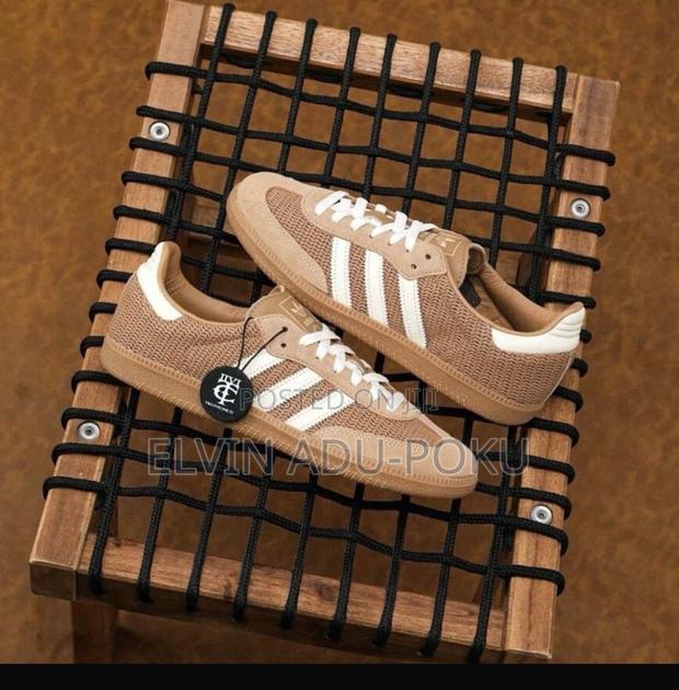 Adidas Low Handball Sneaker · Photo 3