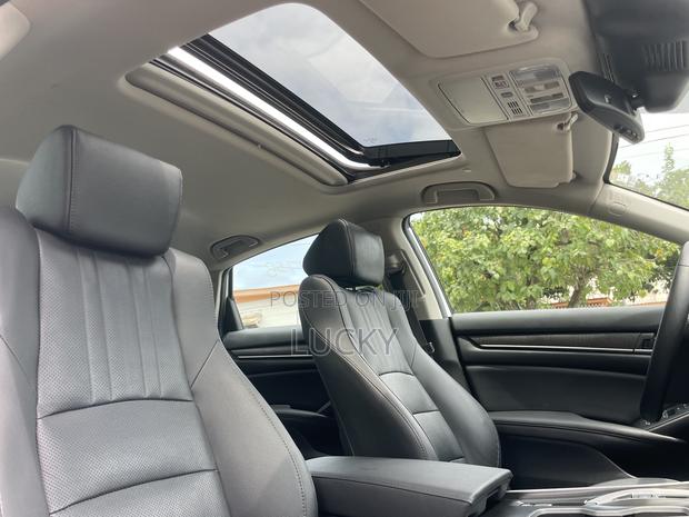 Honda Accord Touring 2.0T 2020 White