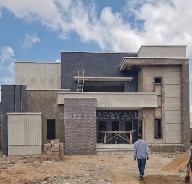 High-Quality Construction Solutions · Photo 3