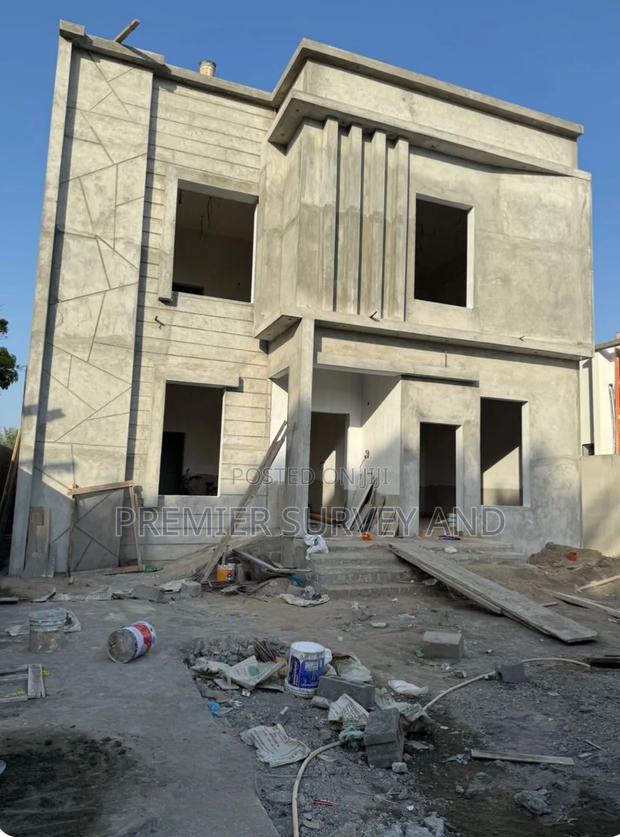 High-Quality Construction Solutions · Photo 4