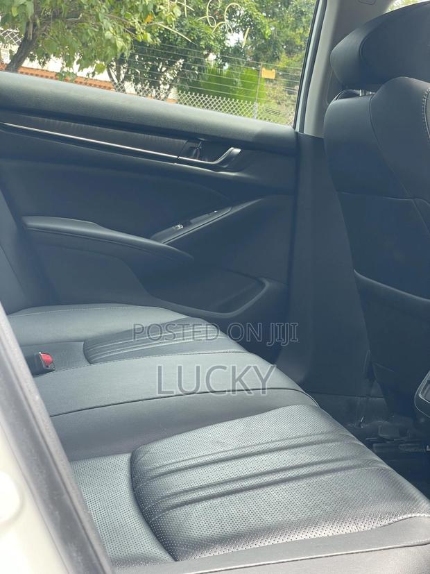 Honda Accord Touring 2.0T 2020 White