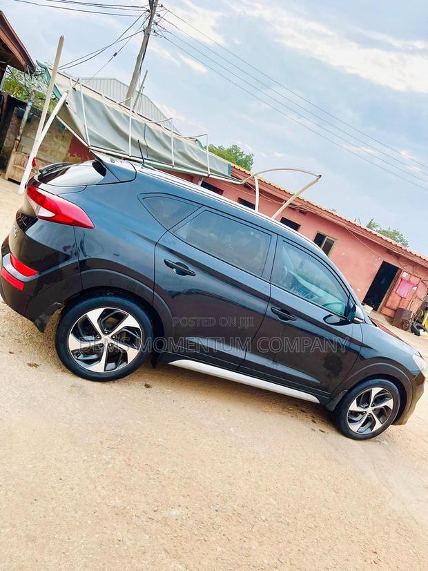 Hyundai Tucson 2016 Black · Photo 2