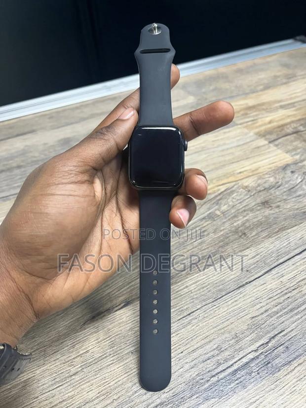 Black Apple Watch Series 6 - 44mm photo 2