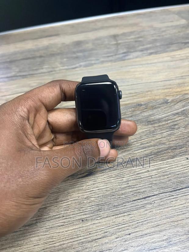 Black Apple Watch Series 6 - 44mm photo 3