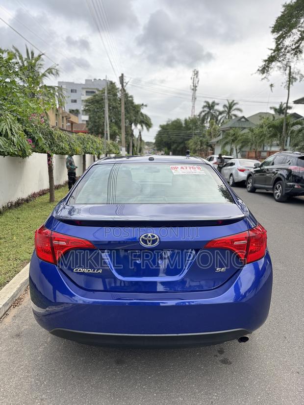 Toyota Corolla SE (1.8L 4cyl 2A) 2018 Blue