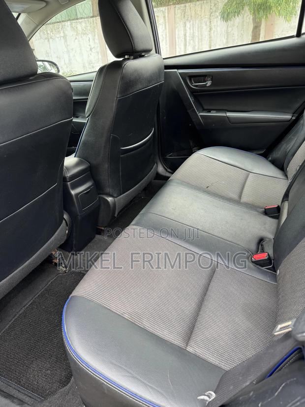 Toyota Corolla SE (1.8L 4cyl 2A) 2018 Blue