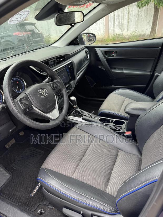 Toyota Corolla SE (1.8L 4cyl 2A) 2018 Blue