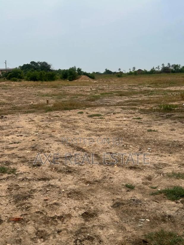 Hot Spot Half Plot ! Prampram Beach Lane · Photo 4