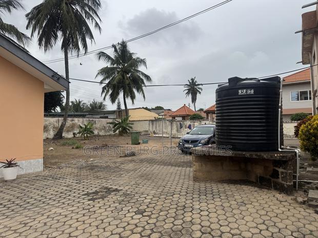 5bdrm House in Nungua for sale photo 15