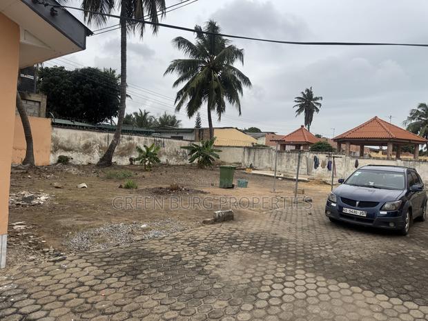 5bdrm House in Nungua for sale photo 11