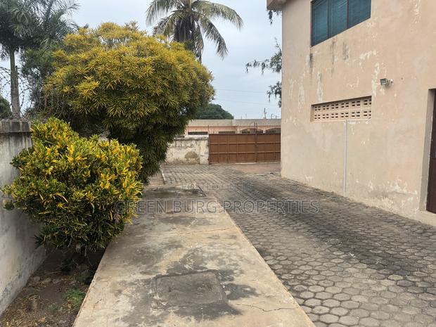 5bdrm House in Nungua for sale photo 9