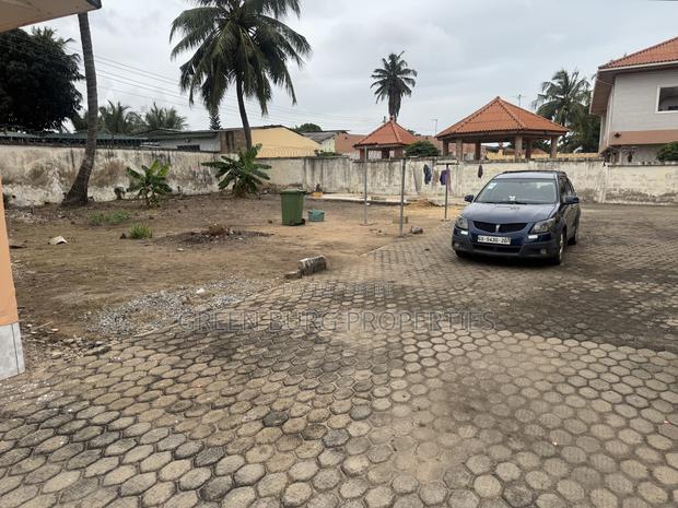 5bdrm House in Nungua for sale photo 10