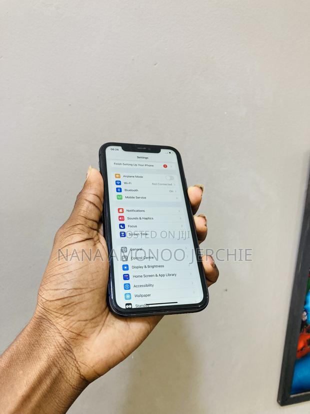 Apple iPhone 11 64 GB Black photo 2