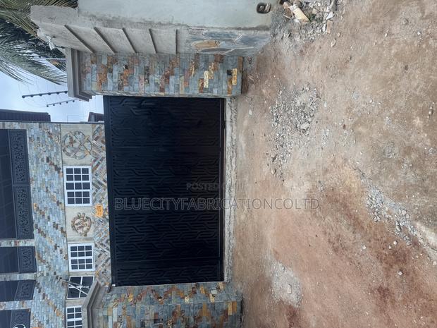 Sliding Gate With Small Door photo 2