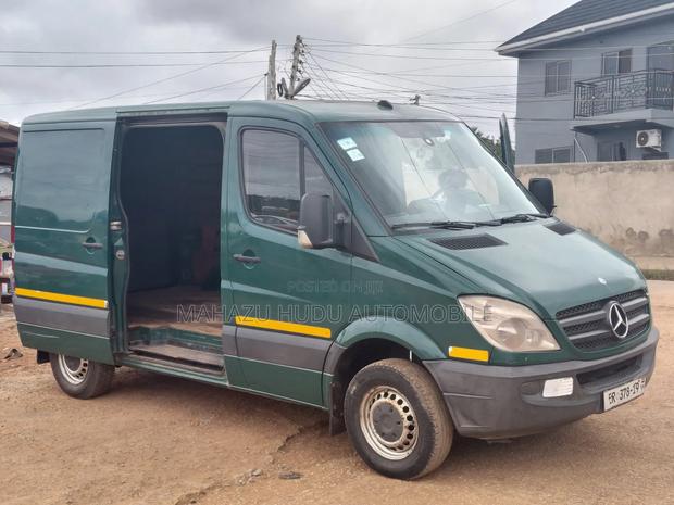 Mercedes-Benz Sprinter 2011 Green