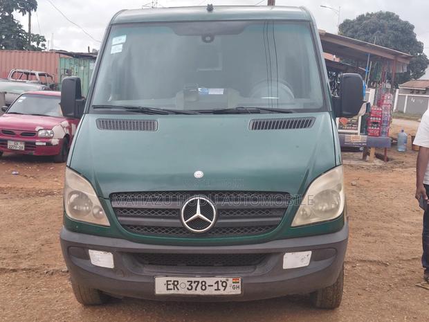 Mercedes-Benz Sprinter 2011 Green