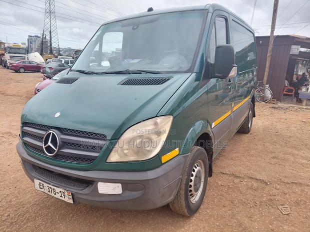 Mercedes-Benz Sprinter 2011 Green