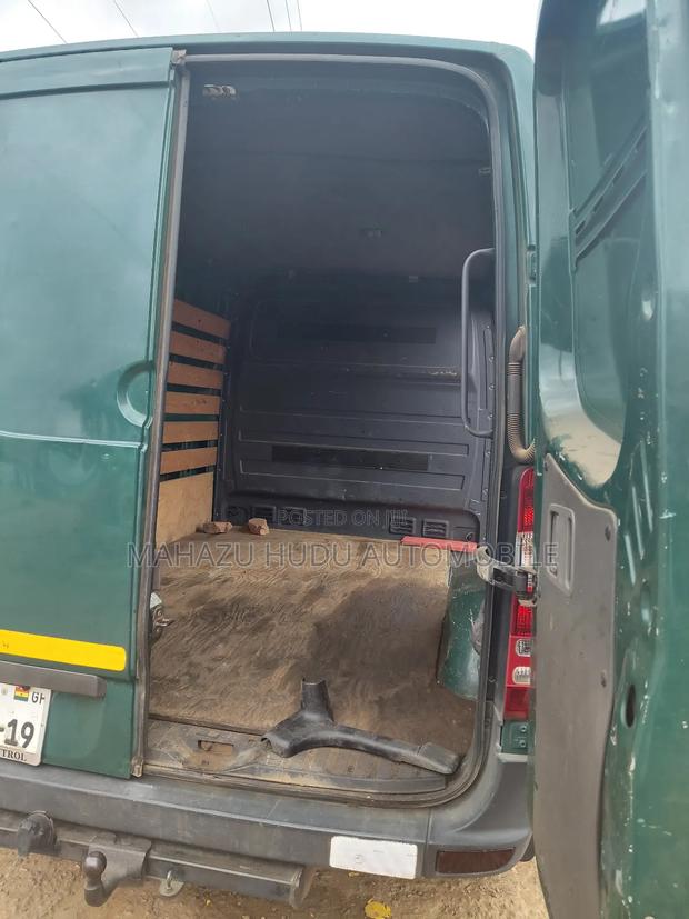 Mercedes-Benz Sprinter 2011 Green