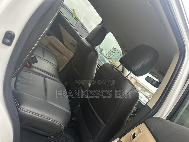 Mitsubishi Outlander 2.0 PHEV AWD 2019 White photo 10