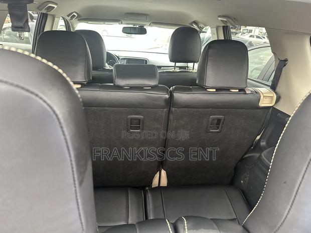 Mitsubishi Outlander 2.0 PHEV AWD 2019 White photo 11
