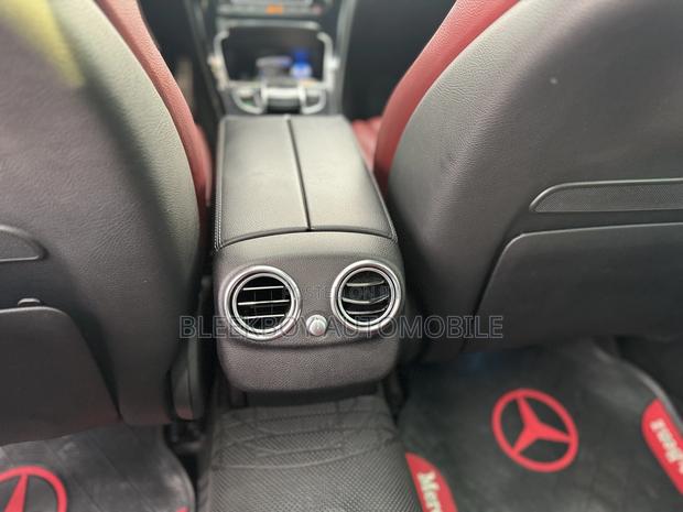 Mercedes-Benz C300 2016 Black photo 8