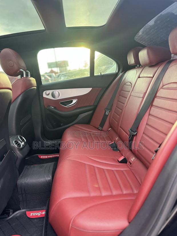 Mercedes-Benz C300 2016 Black photo 6