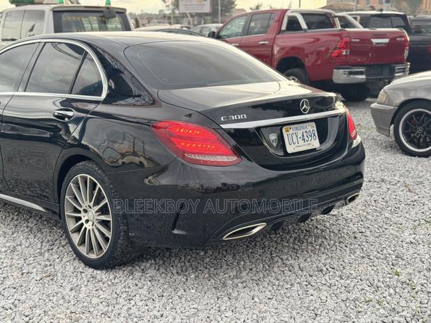 Mercedes-Benz C300 2016 Black photo 4
