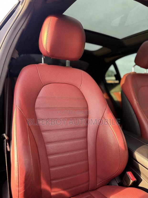 Mercedes-Benz C300 2016 Black photo 10