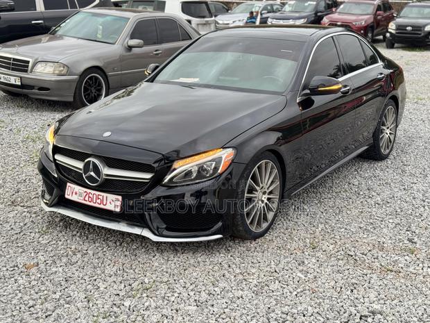 Mercedes-Benz C300 2016 Black photo 2