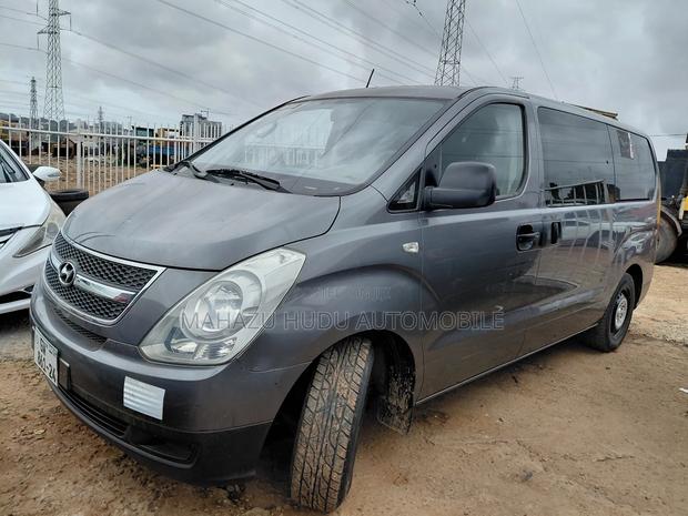Hyundai H1 2013 Grey