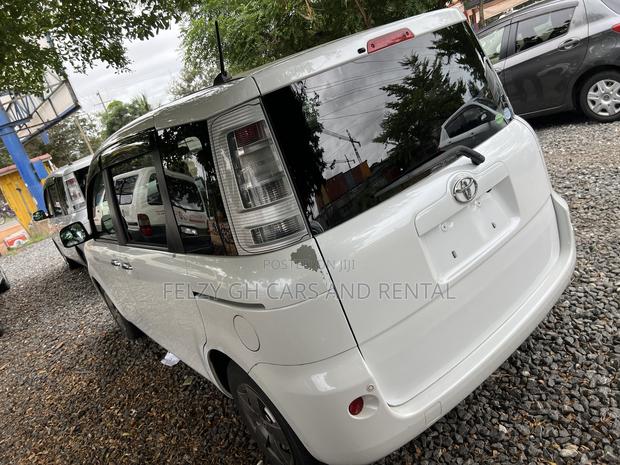 Toyota Sienta 1.5 AWD 2012 White photo 7