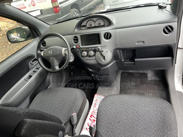 Toyota Sienta 1.5 AWD 2012 White photo 5