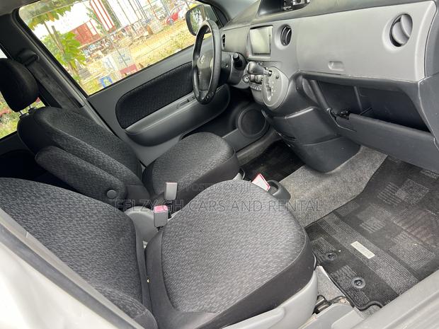 Toyota Sienta 1.5 AWD 2012 White photo 4