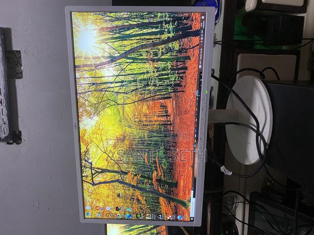 High Definition Fujitsu 24inch Wide Gaming Monitor 60hz photo 3