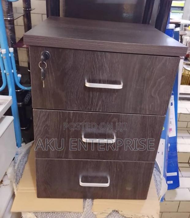 Side Drawer · Photo 2