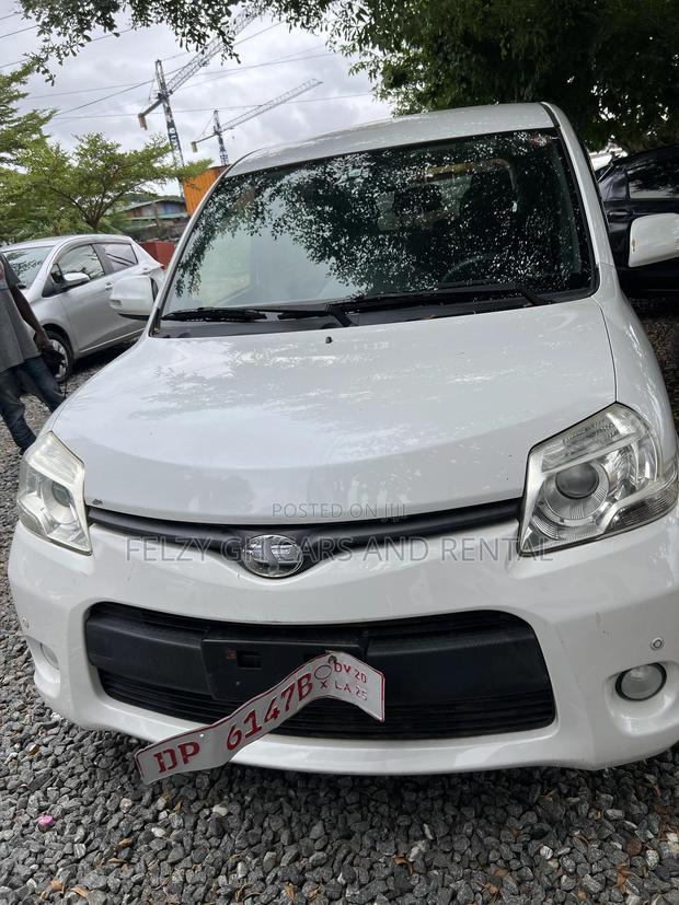 Toyota Sienta 1.5 AWD 2012 White