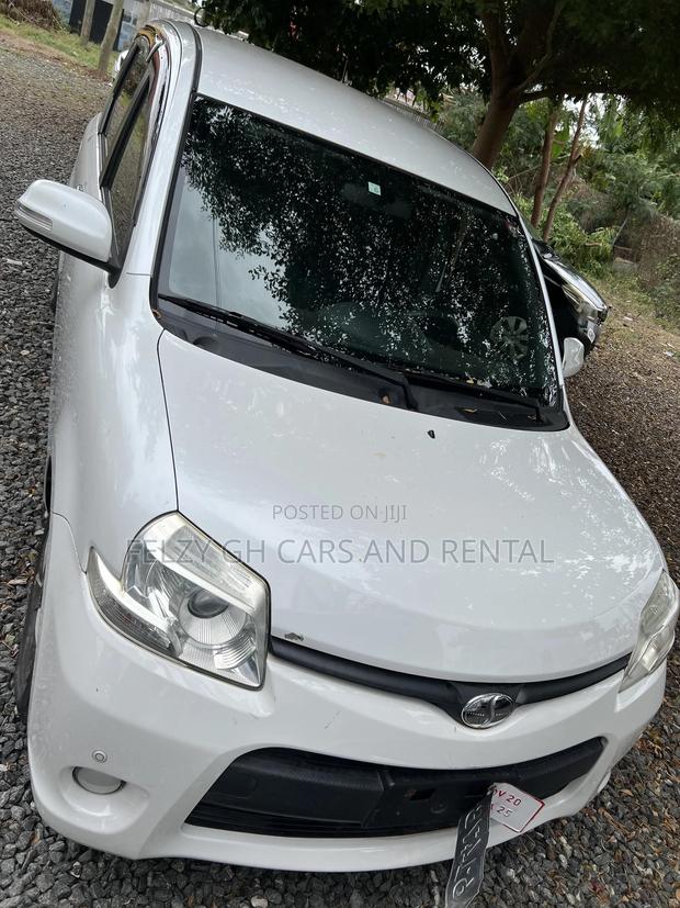 Toyota Sienta 1.5 AWD 2012 White photo 9