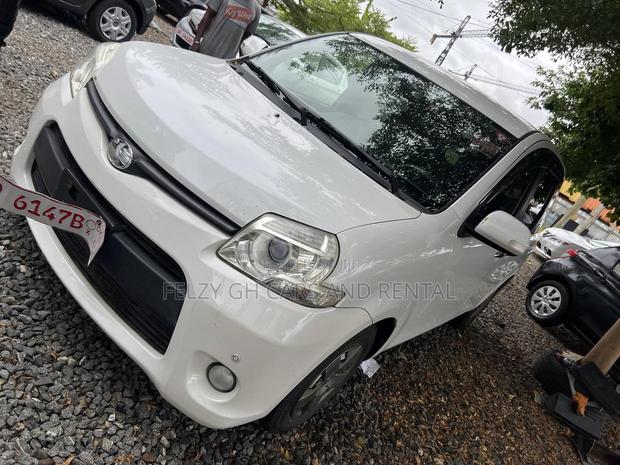 Toyota Sienta 1.5 AWD 2012 White photo 8