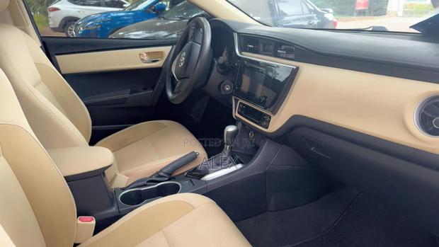 Toyota Corolla LE (1.8L 4cyl 2A) 2018 Black