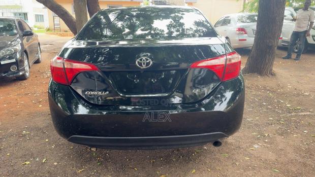 Toyota Corolla LE (1.8L 4cyl 2A) 2018 Black