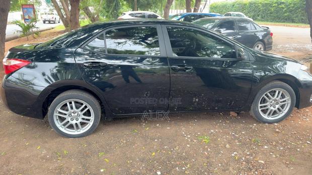 Toyota Corolla LE (1.8L 4cyl 2A) 2018 Black