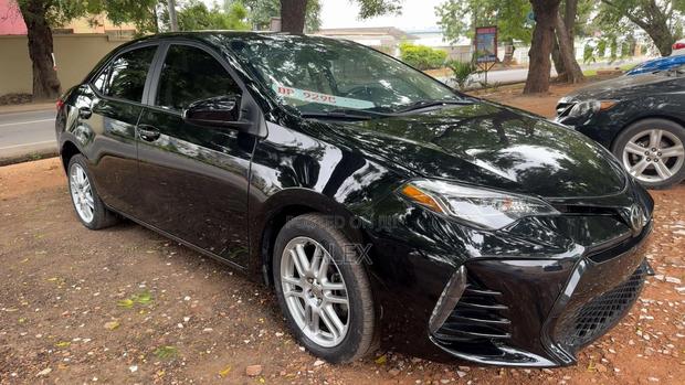 Toyota Corolla LE (1.8L 4cyl 2A) 2018 Black