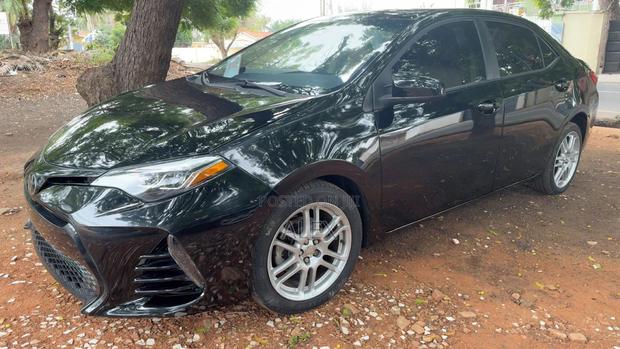 Toyota Corolla LE (1.8L 4cyl 2A) 2018 Black
